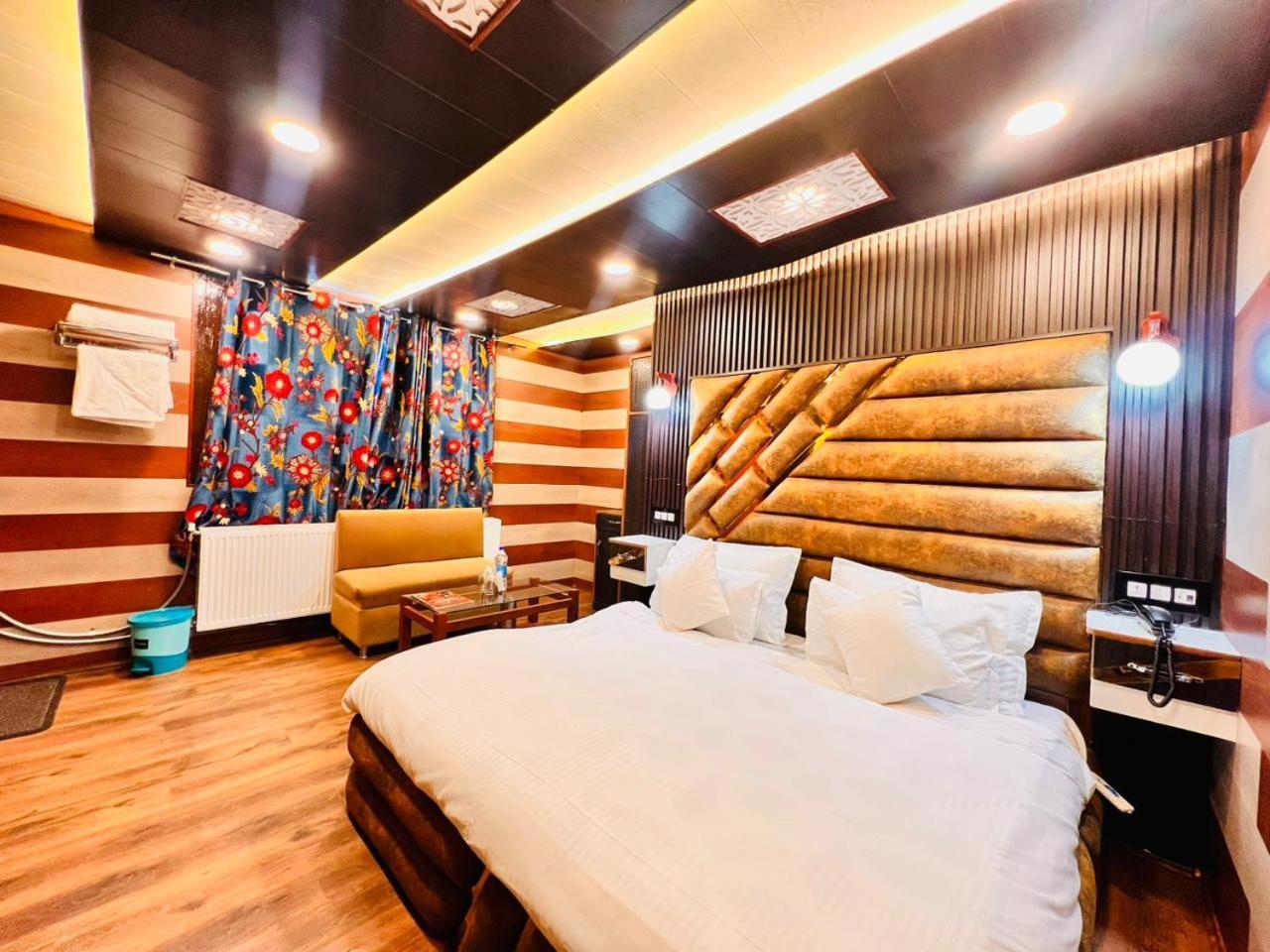 Pine View Resort Gulmarg Exterior photo