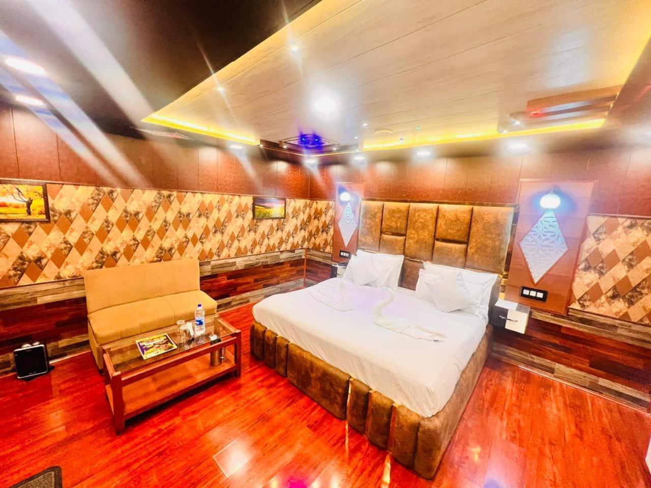 Pine View Resort Gulmarg Exterior photo